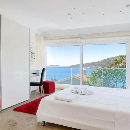 Sleeps 6 Pool Air Con Wifi