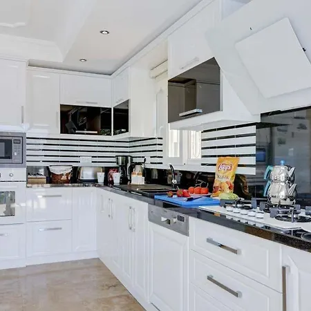 فيلة Sleeps 6 Pool Air Con Wifi *
